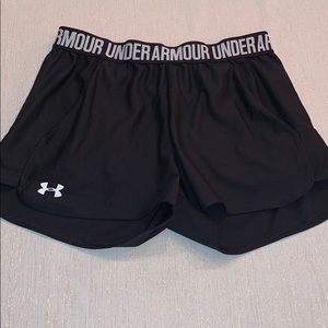 Under Armour black shorts size M